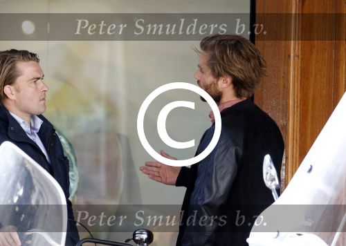 Amsterdam 30 september 2015 
Manuel Broekman met een kennis en in zijn mercedes cabrio op de pc hooftstraat