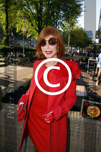 Amsterdam 30 september 2015
Boekpresenatie Joop van Tellingen in Players. Aanwezig Dennis Ria Nathalie en Fender v Tellingen alsmede rest van de familie. Marijke Helwegen met man