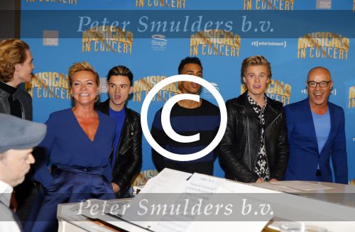 Amsterdam 6 oktober 2015 
Presentatie zangers musicals in concert in het ziggo dome. De aanwezigen waren Anouk Maas B Brave Stanley Burleson Mariska v Kolck Simone Kleinsma William Spaaij Eric v Tijn Rene v Kooten en Maurice Wijnen.