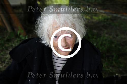Haarzuilens 27 september 2015
Aktie om bomen te planten gepresenteerd door Beau v Erven Dorens en Angela Groothuizen.
oa Evelyn Struik Trijntje OOsterhuis Nick & Simon Marjan Berk Tineke Schouten Ruud Feltkamp en inge Ipenburg werken mee.