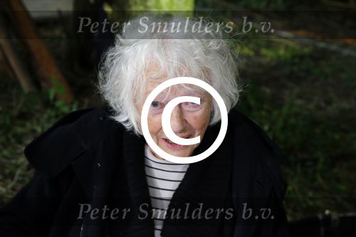 Haarzuilens 27 september 2015
Aktie om bomen te planten gepresenteerd door Beau v Erven Dorens en Angela Groothuizen.
oa Evelyn Struik Trijntje OOsterhuis Nick & Simon Marjan Berk Tineke Schouten Ruud Feltkamp en inge Ipenburg werken mee.