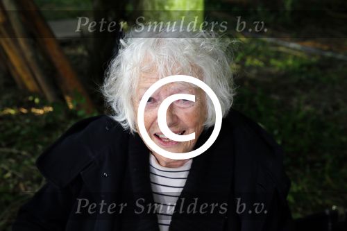 Haarzuilens 27 september 2015
Aktie om bomen te planten gepresenteerd door Beau v Erven Dorens en Angela Groothuizen.
oa Evelyn Struik Trijntje OOsterhuis Nick & Simon Marjan Berk Tineke Schouten Ruud Feltkamp en inge Ipenburg werken mee.