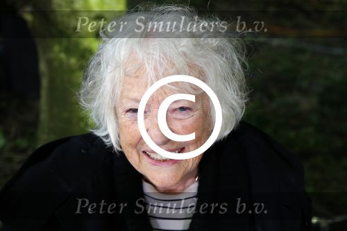 Haarzuilens 27 september 2015
Aktie om bomen te planten gepresenteerd door Beau v Erven Dorens en Angela Groothuizen.
oa Evelyn Struik Trijntje OOsterhuis Nick & Simon Marjan Berk Tineke Schouten Ruud Feltkamp en inge Ipenburg werken mee.