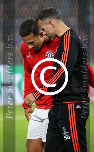 Eindhoven, 15 September 2015
CL 2015/2016
Eerste wedstrijd PSV-Manchester United, eindstand 2-1
Memphis Depay in gesprek met Ryan Giggs