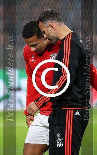 Eindhoven, 15 September 2015
CL 2015/2016
Eerste wedstrijd PSV-Manchester United, eindstand 2-1
Memphis Depay in gesprek met Ryan Giggs