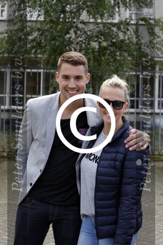 Hilversum 27 september 2015
Premiere twee kleine kleutertjes met Monique Smit naar verhaal van Jan Smit. Ze krijgen uit handen van edsilia Rombley dubbel platina. vriend Martijn
