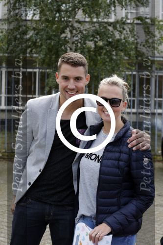 Hilversum 27 september 2015
Premiere twee kleine kleutertjes met Monique Smit naar verhaal van Jan Smit. Ze krijgen uit handen van edsilia Rombley dubbel platina. vriend Martijn