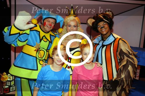 Hilversum 27 september 2015
Premiere twee kleine kleutertjes met Monique Smit naar verhaal van Jan Smit. Ze krijgen uit handen van edsilia Rombley dubbel platina.