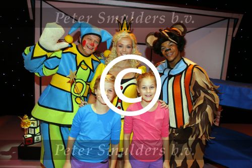 Hilversum 27 september 2015
Premiere twee kleine kleutertjes met Monique Smit naar verhaal van Jan Smit. Ze krijgen uit handen van edsilia Rombley dubbel platina.