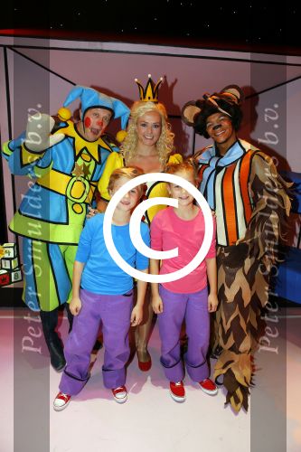 Hilversum 27 september 2015
Premiere twee kleine kleutertjes met Monique Smit naar verhaal van Jan Smit. Ze krijgen uit handen van edsilia Rombley dubbel platina.
