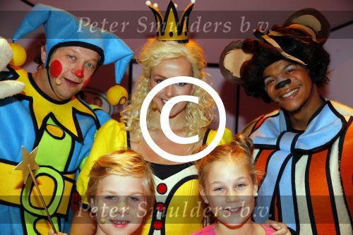 Hilversum 27 september 2015
Premiere twee kleine kleutertjes met Monique Smit naar verhaal van Jan Smit. Ze krijgen uit handen van edsilia Rombley dubbel platina.
