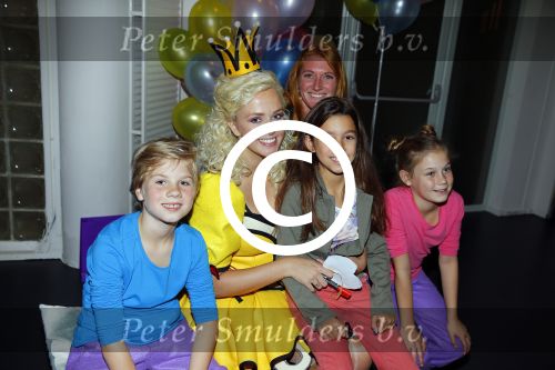 Hilversum 27 september 2015
Premiere twee kleine kleutertjes met Monique Smit naar verhaal van Jan Smit. Ze krijgen uit handen van edsilia Rombley dubbel platina.