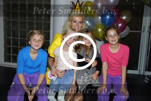 Hilversum 27 september 2015
Premiere twee kleine kleutertjes met Monique Smit naar verhaal van Jan Smit. Ze krijgen uit handen van edsilia Rombley dubbel platina.