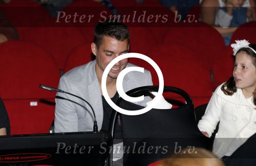 Hilversum 27 september 2015
Premiere twee kleine kleutertjes met Monique Smit naar verhaal van Jan Smit. Ze krijgen uit handen van edsilia Rombley dubbel platina. vriend Martijn
