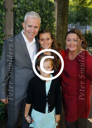 Amsterdam 30 september 2015
Boekpresenatie Joop van Tellingen in Players. Aanwezig Dennis Ria Nathalie en Fender v Tellingen alsmede rest van de familie.