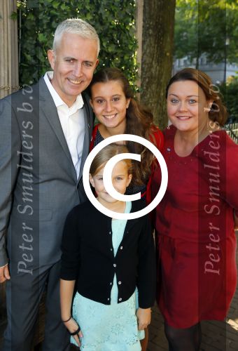 Amsterdam 30 september 2015
Boekpresenatie Joop van Tellingen in Players. Aanwezig Dennis Ria Nathalie en Fender v Tellingen alsmede rest van de familie.