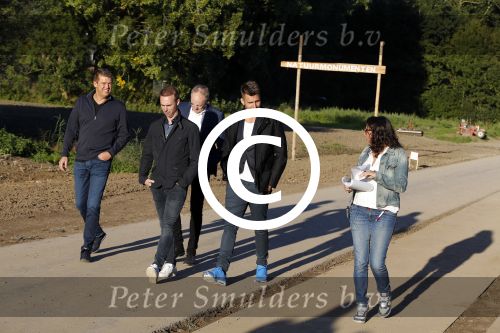Haarzuilens 27 september 2015
Aktie om bomen te planten gepresenteerd door Beau v Erven Dorens en Angela Groothuizen.
oa Evelyn Struik Trijntje OOsterhuis Nick & Simon Marjan Berk Tineke Schouten Ruud Feltkamp en inge Ipenburg werken mee. Nick Schilder met Aloys Buijs