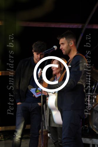Haarzuilens 27 september 2015
Aktie om bomen te planten gepresenteerd door Beau v Erven Dorens en Angela Groothuizen.
oa Evelyn Struik Trijntje OOsterhuis Nick & Simon Marjan Berk Tineke Schouten Ruud Feltkamp en inge Ipenburg werken mee.