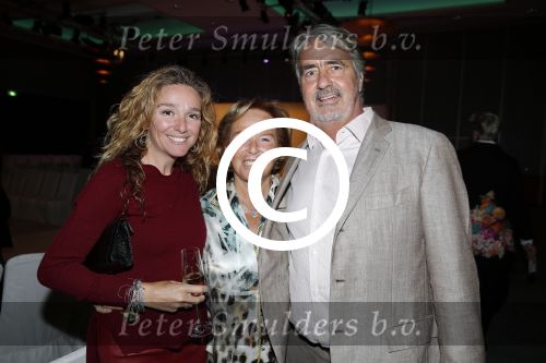 Amsterdam 13 september 2015
Modeshow Paul Schulten in het okura.
Nina Brink met haar dochter en man Pieter Storms