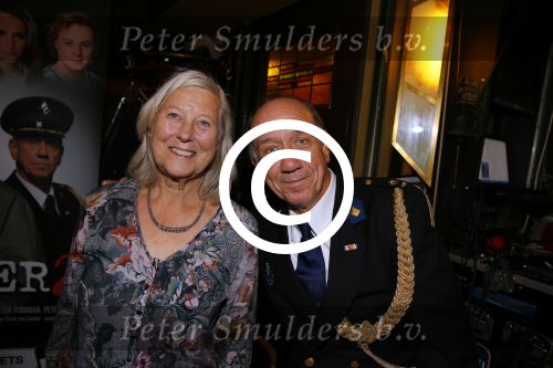 Amsterdam 16 september 2015
Perspresentatie Baantjer Live 2, Gaby Milder, Roben Mitchell van den Dungen, Hayo Kruijff, Nienke Sikkens, Beau Schneider, Peter Tuinman, Peter Romer. Erwin v Lambaart is de producent