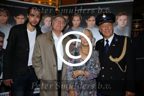 Amsterdam 16 september 2015
Perspresentatie Baantjer Live 2, Gaby Milder, Roben Mitchell van den Dungen, Hayo Kruijff, Nienke Sikkens, Beau Schneider, Peter Tuinman, Peter Romer. Erwin v Lambaart is de producent