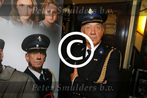Amsterdam 16 september 2015
Perspresentatie Baantjer Live 2, Gaby Milder, Roben Mitchell van den Dungen, Hayo Kruijff, Nienke Sikkens, Beau Schneider, Peter Tuinman, Peter Romer. Erwin v Lambaart is de producent