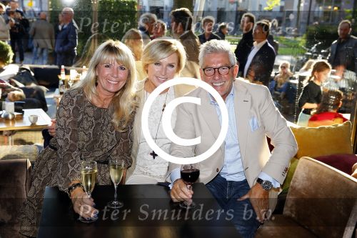 Amsterdam 30 september 2015
Boekpresenatie Joop van Tellingen in Players. Aanwezig Dennis Ria Nathalie en Fender v Tellingen alsmede rest van de familie. Peter en ingeborg Smulders en Janny Veldhoen