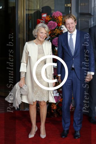 Amsterdam 26 september 2015
200 jaar koninkrijk in carre met oa aanwezig Koning Willem Alexander koningin Maxima en Prinsesd Beatrix.