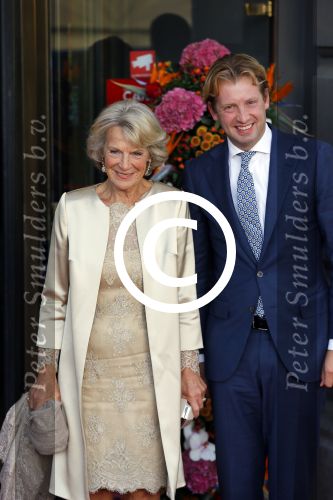 Amsterdam 26 september 2015
200 jaar koninkrijk in carre met oa aanwezig Koning Willem Alexander koningin Maxima en Prinsesd Beatrix.