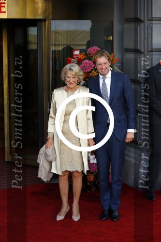 Amsterdam 26 september 2015
200 jaar koninkrijk in carre met oa aanwezig Koning Willem Alexander koningin Maxima en Prinsesd Beatrix.