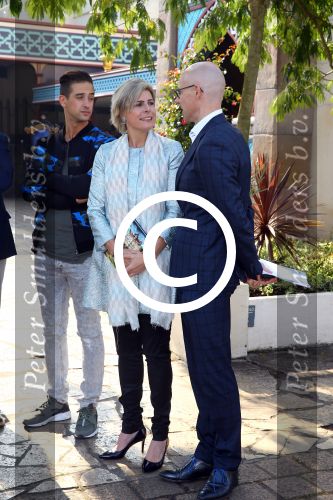 Kaatsheuvel, De Efteling presentatie en voorlezen door Yes-R en Prinses Laurentien
Prinses Laurentien in gesprek met Roel Govers van stichting lezen en schrijven