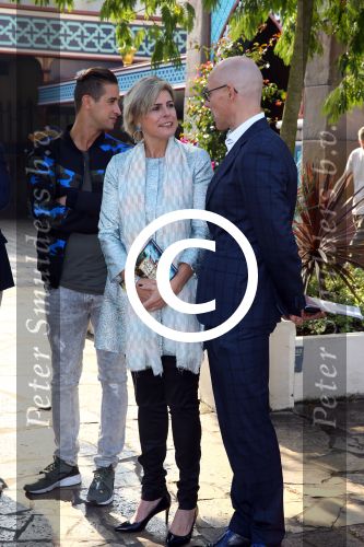 Kaatsheuvel, De Efteling presentatie en voorlezen door Yes-R en Prinses Laurentien
Prinses Laurentien in gesprek met Roel Govers van stichting lezen en schrijven
