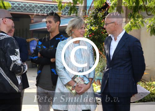 Kaatsheuvel, De Efteling presentatie en voorlezen door Yes-R en Prinses Laurentien
Prinses Laurentien in gesprek met Roel Govers van stichting lezen en schrijven