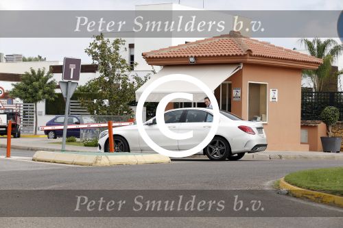 Sevilla 13/14 oktober 2015
Rafael v d Vaart heeft bezoek van zijn vriendin Christie die bij hem op bezoek is in zijn huis in Sevilla. Rafael wordt aangesproken door Edwin Bredius terwijl hij boodschappen doet in de supermarkt.