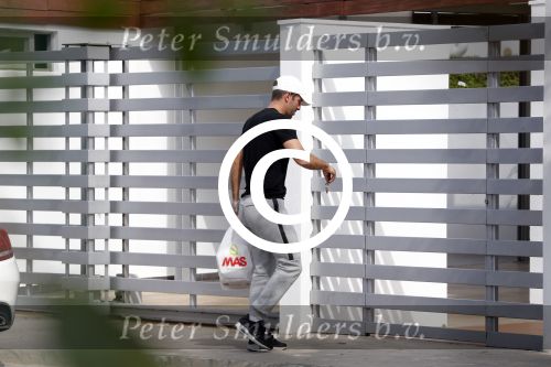 Sevilla 13/14 oktober 2015
Rafael v d Vaart heeft bezoek van zijn vriendin Christie die bij hem op bezoek is in zijn huis in Sevilla. Rafael wordt aangesproken door Edwin Bredius terwijl hij boodschappen doet in de supermarkt.