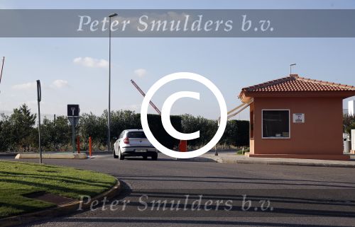 Sevilla 13/14 oktober 2015
Rafael v d Vaart heeft bezoek van zijn vriendin Christie die bij hem op bezoek is in zijn huis in Sevilla. Rafael wordt aangesproken door Edwin Bredius terwijl hij boodschappen doet in de supermarkt.