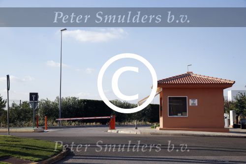 Sevilla 13/14 oktober 2015
Rafael v d Vaart heeft bezoek van zijn vriendin Christie die bij hem op bezoek is in zijn huis in Sevilla. Rafael wordt aangesproken door Edwin Bredius terwijl hij boodschappen doet in de supermarkt.