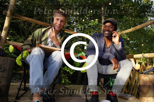 Haarzuilens 27 september 2015
Aktie om bomen te planten gepresenteerd door Beau v Erven Dorens en Angela Groothuizen.
oa Evelyn Struik Trijntje OOsterhuis Nick & Simon Marjan Berk Tineke Schouten Ruud Feltkamp en inge Ipenburg werken mee. Erik Arbores (L) en Ramon Beuk
