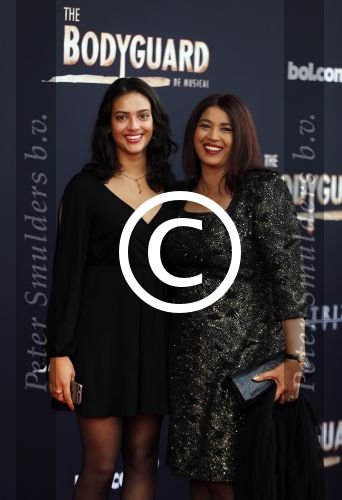 Utrecht 27 september 2015
Premiere the bodyguard met oa Romy Monteiro Mark v Eeuwen  Carolina Dijkhuizen en Patrick Martens. Gail en Rebecca Slee