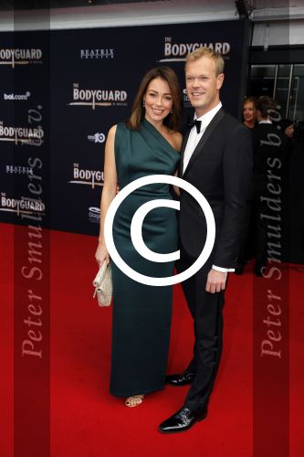 Utrecht 27 september 2015
Premiere the bodyguard met oa Romy Monteiro Mark v Eeuwen  Carolina Dijkhuizen en Patrick Martens. Renate Verbaan met Leon de Ruijter