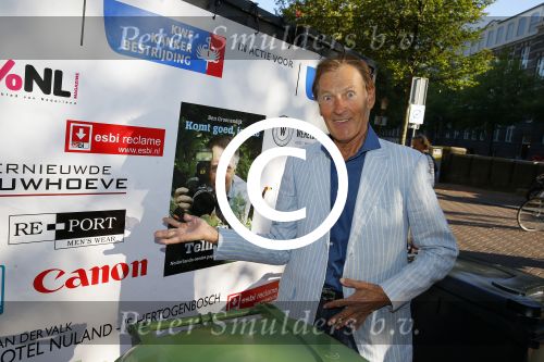 Amsterdam 30 september 2015
Boekpresenatie Joop van Tellingen in Players. Aanwezig Dennis Ria Nathalie en Fender v Tellingen alsmede rest van de familie. Riny v d Lee