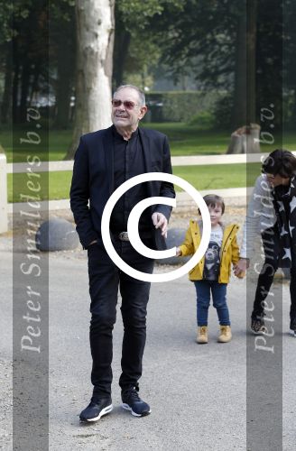 Baarn 4 oktober 2015
Presentatie boek Belinda Meuldijk in kasteel Groeneveld.
Aanwezig Thierry Duval Rob de Nijs Henriette de Nijs Julis Joshi en Robert.
Willeke Alberti krijgt het eerste boek.