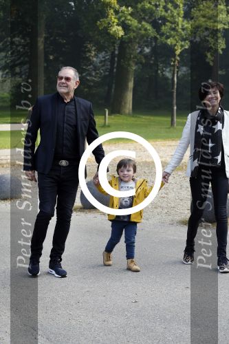 Baarn 4 oktober 2015
Presentatie boek Belinda Meuldijk in kasteel Groeneveld.
Aanwezig Thierry Duval Rob de Nijs Henriette de Nijs Julis Joshi en Robert.
Willeke Alberti krijgt het eerste boek.