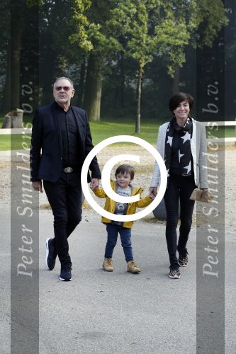 Baarn 4 oktober 2015
Presentatie boek Belinda Meuldijk in kasteel Groeneveld.
Aanwezig Thierry Duval Rob de Nijs Henriette de Nijs Julis Joshi en Robert.
Willeke Alberti krijgt het eerste boek.