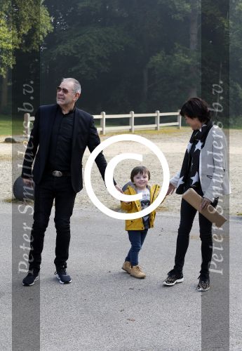 Baarn 4 oktober 2015
Presentatie boek Belinda Meuldijk in kasteel Groeneveld.
Aanwezig Thierry Duval Rob de Nijs Henriette de Nijs Julis Joshi en Robert.
Willeke Alberti krijgt het eerste boek.