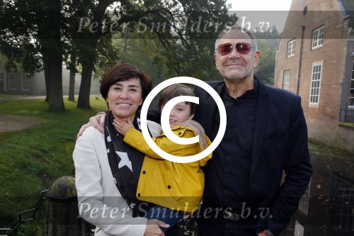 Baarn 4 oktober 2015
Presentatie boek Belinda Meuldijk in kasteel Groeneveld.
Aanwezig Thierry Duval Rob de Nijs Henriette de Nijs Julis Joshi en Robert.
Willeke Alberti krijgt het eerste boek.