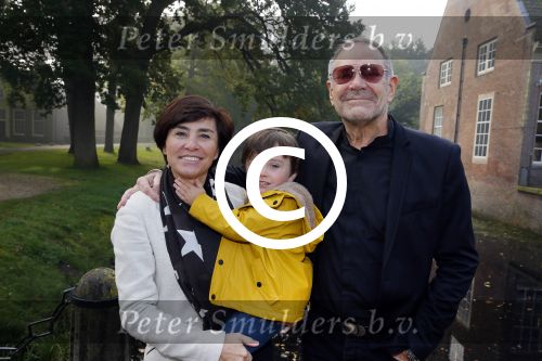 Baarn 4 oktober 2015
Presentatie boek Belinda Meuldijk in kasteel Groeneveld.
Aanwezig Thierry Duval Rob de Nijs Henriette de Nijs Julis Joshi en Robert.
Willeke Alberti krijgt het eerste boek.