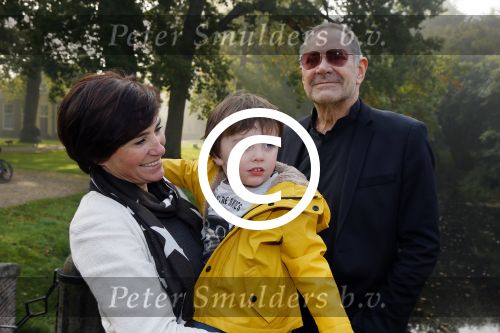 Baarn 4 oktober 2015
Presentatie boek Belinda Meuldijk in kasteel Groeneveld.
Aanwezig Thierry Duval Rob de Nijs Henriette de Nijs Julis Joshi en Robert.
Willeke Alberti krijgt het eerste boek.