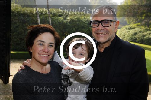 Baarn 4 oktober 2015
Presentatie boek Belinda Meuldijk in kasteel Groeneveld.
Aanwezig Thierry Duval Rob de Nijs Henriette de Nijs Julis Joshi en Robert.
Willeke Alberti krijgt het eerste boek.