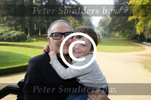 Baarn 4 oktober 2015
Presentatie boek Belinda Meuldijk in kasteel Groeneveld.
Aanwezig Thierry Duval Rob de Nijs Henriette de Nijs Julis Joshi en Robert.
Willeke Alberti krijgt het eerste boek.